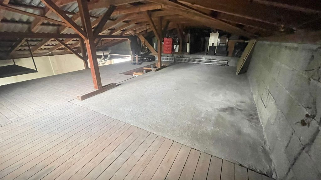 Zukünftiger Seminarraum vom Fenster nach hinten